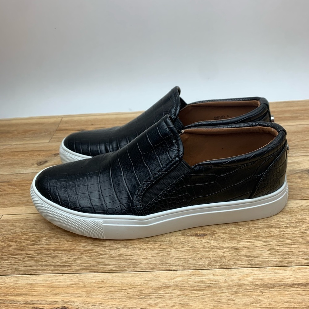 Steve Madden Amplify slip on sneakers sz 6